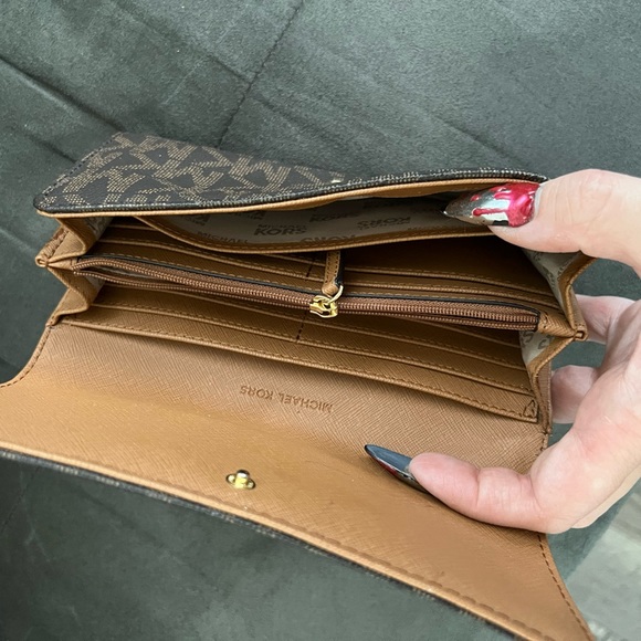 Micheal Kors handbag with wallet - Picture 5 of 5